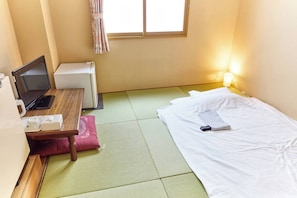 Blackout curtains, free WiFi, bed sheets - Heiwadai Hotel Arato (Fukuoka)
