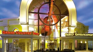 A building with a large arched window and a guitar sculpture. - Grand Country Waterpark Resort (Branson)