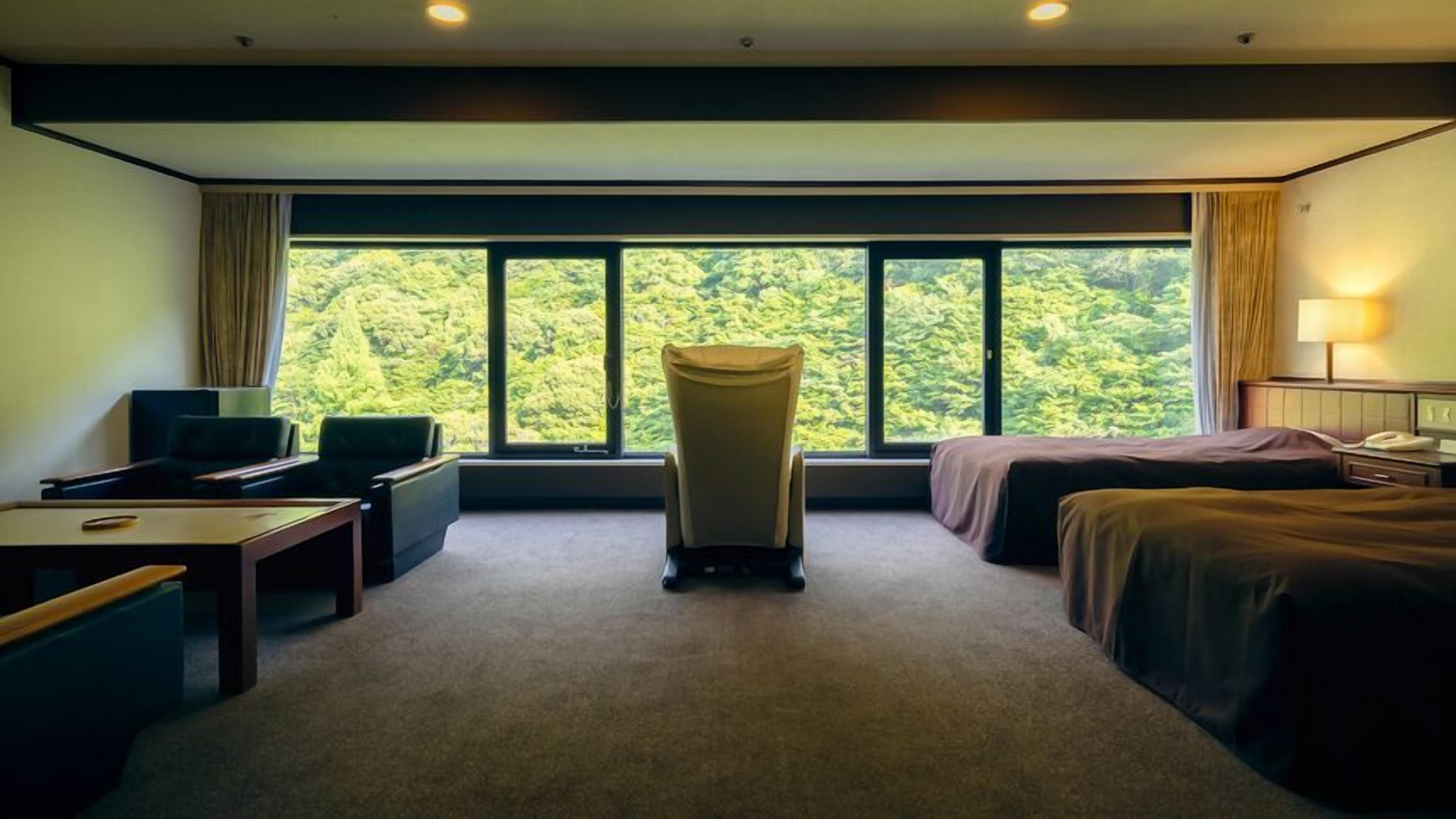 Een bureau, gratis wifi, beddengoed
