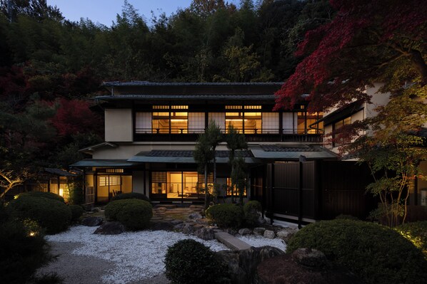 Executive Villa, Non Smoking, Mountain View | Desk, free WiFi, bed sheets - Okudogo Ichiyunomori (Matsuyama)