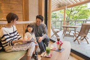 Lobby lounge - Honjin Hiranoya Bekkan (Takayama)