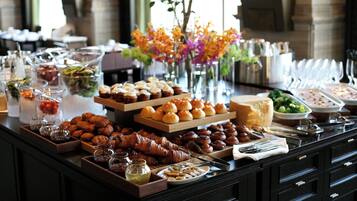 Daily buffet breakfast for a fee