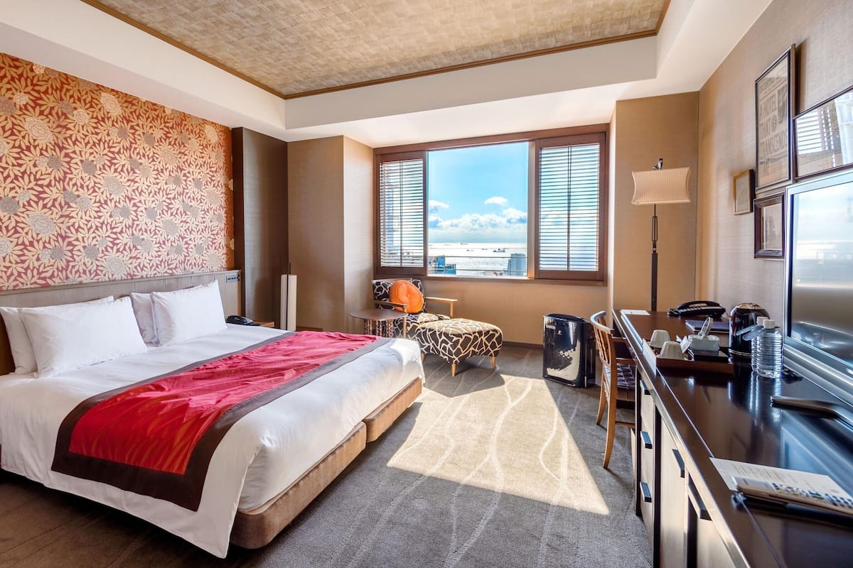 1 bedroom, premium bedding, down comforters, in-room safe