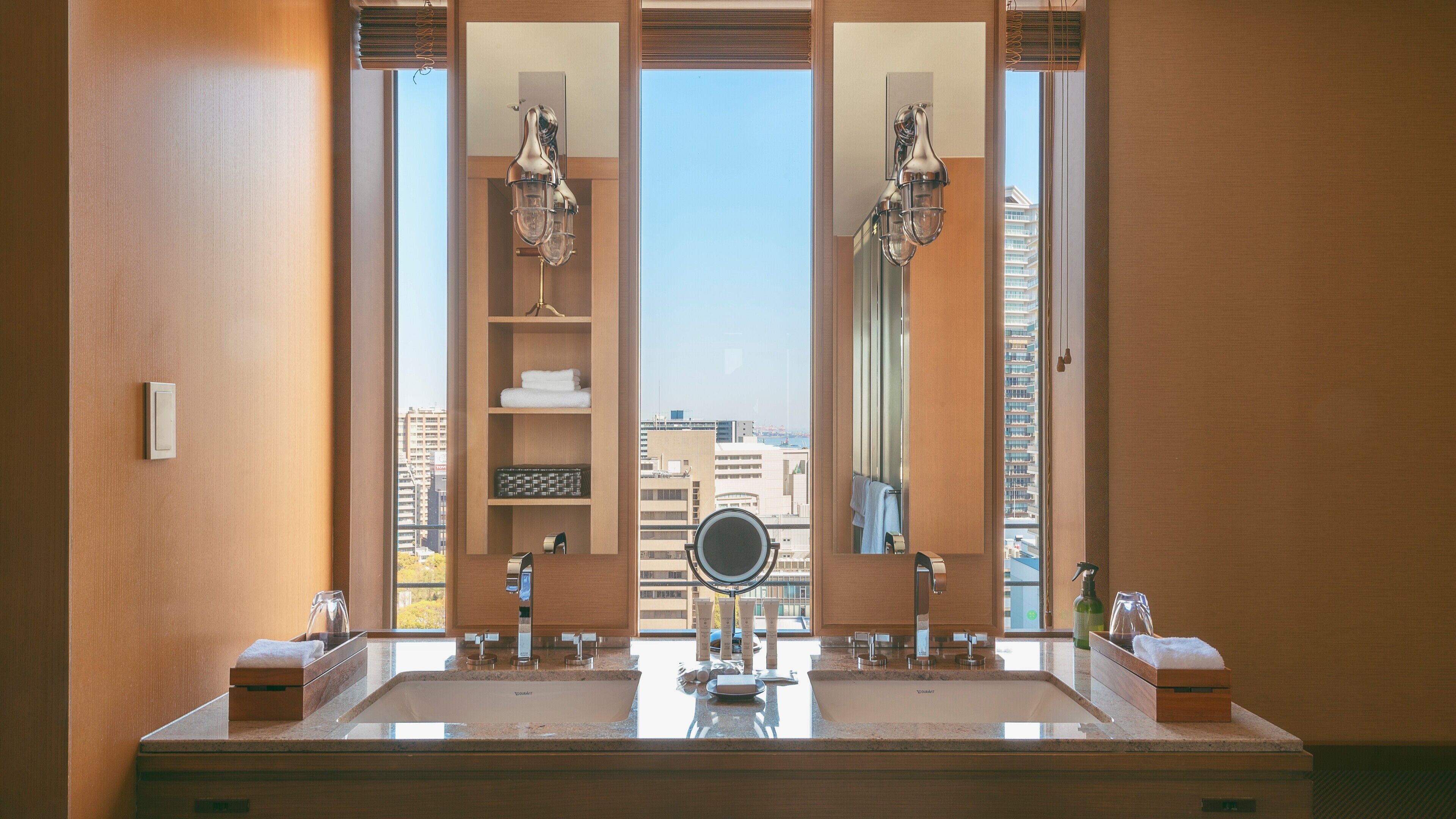 deluxe room, non smoking, harbour view (8-13f) | 1 bedroom, premium bedding, down duvets, in-room safe