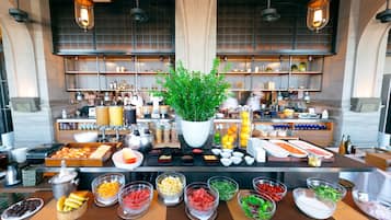 朝食 (ビュッフェ)、毎日提供 (1 名様 5060 JPY)