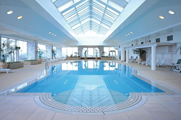 Indoor pool, sun loungers