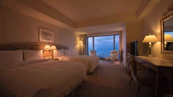 Premium Room | In-room safe, desk, blackout drapes, iron/ironing board (on request)