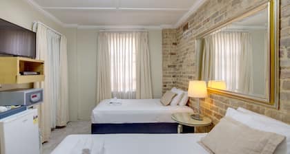 Neutral Bay Lodge