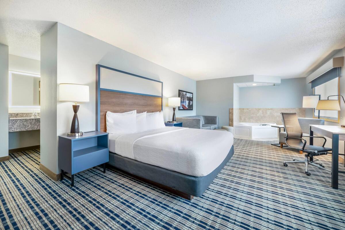 Suite, 1 King Bed with Sofa bed, Non Smoking | Down comforters, desk, laptop workspace, blackout drapes
