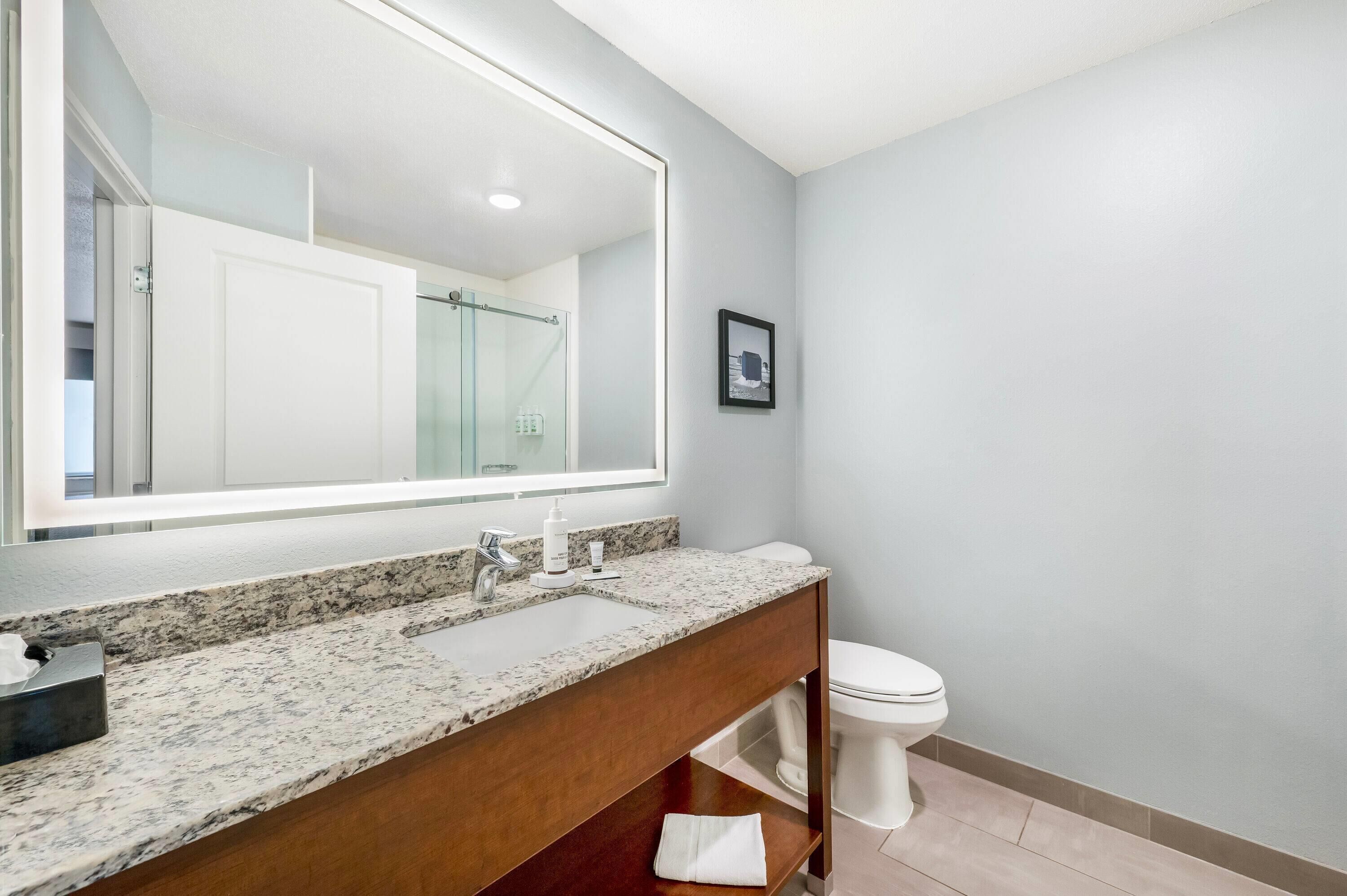 Articles de toilette gratuits, sèche-cheveux, serviettes fournies, savon
