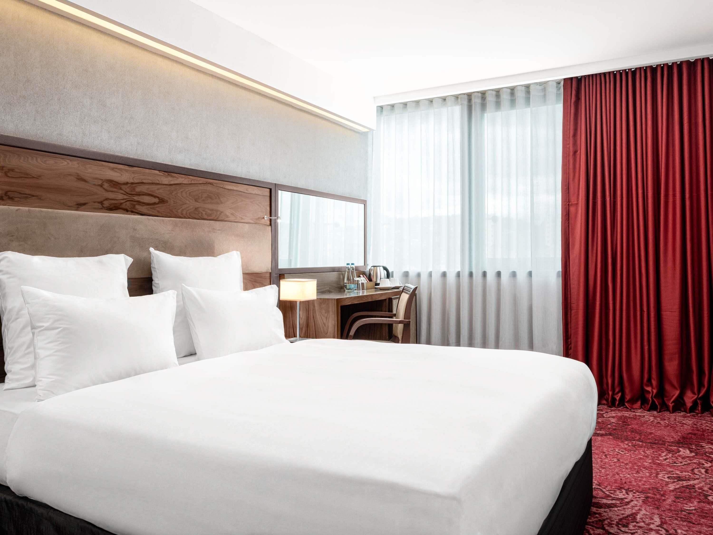 Superior Room, 1 King Bed (River Side) | Minibar, in-room safe, desk, soundproofing
