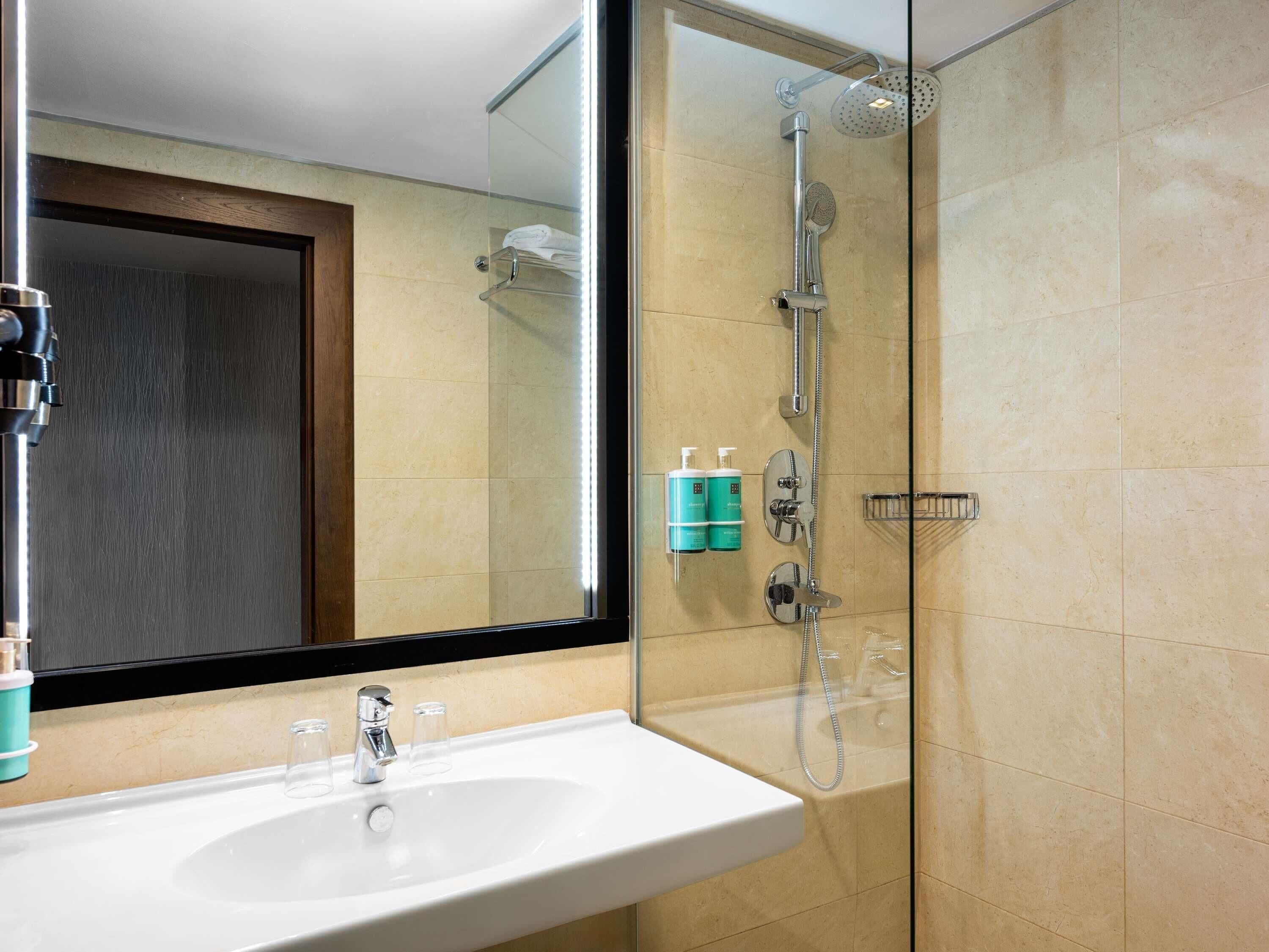 Superior Room, 1 King Bed (River Side) | Minibar, in-room safe, desk, soundproofing