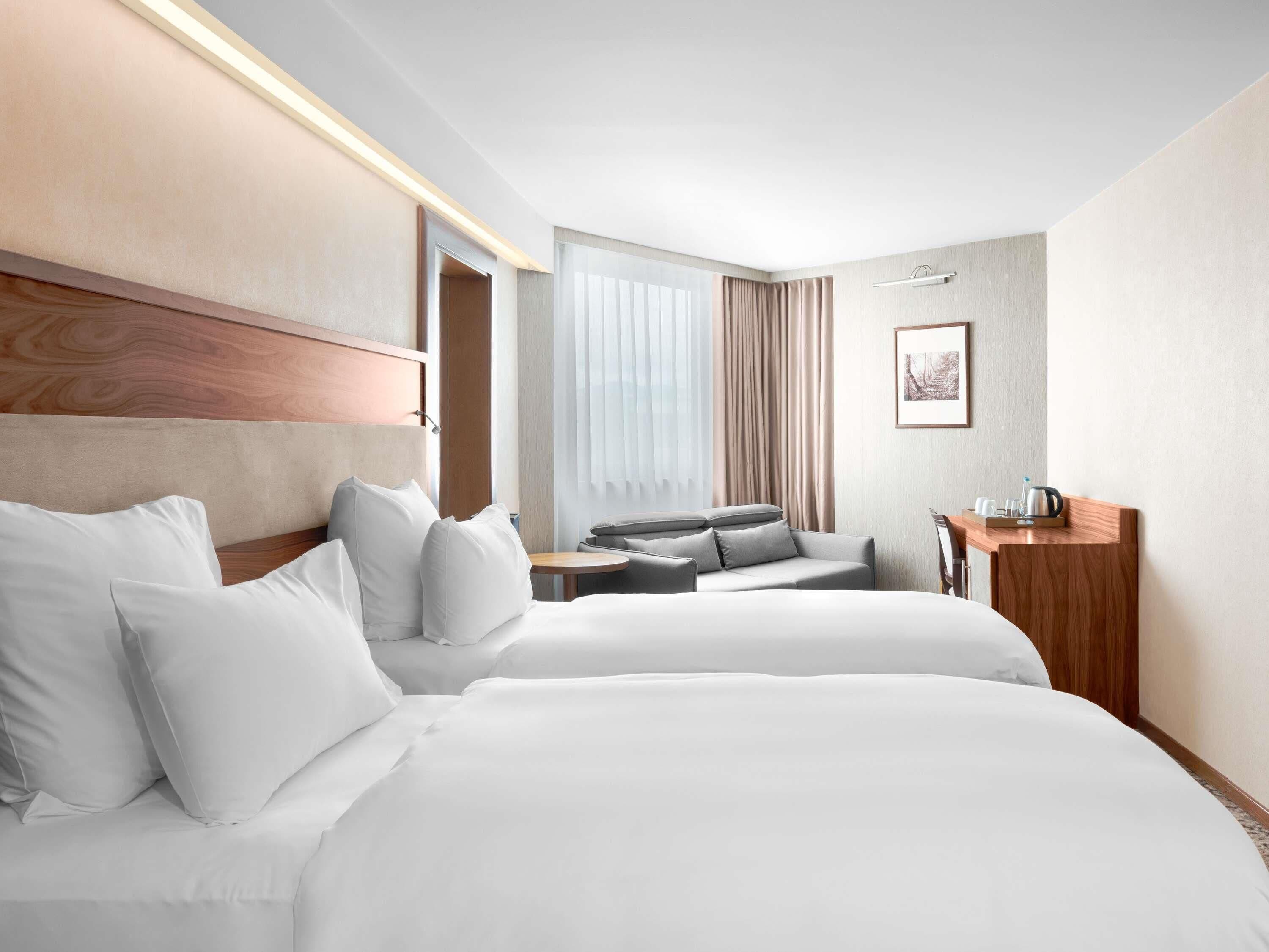 Minibar, coffres-forts dans les chambres, bureau, chambres insonorisées