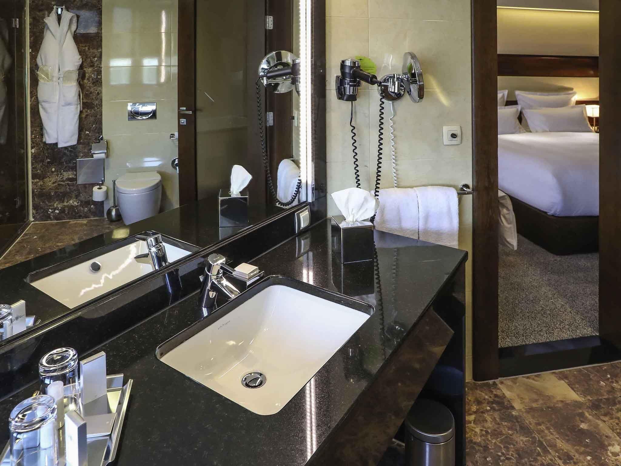 Minibar, in-room safe, desk, soundproofing