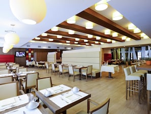 Petit déjeuner buffet servi tous les jours en supplément