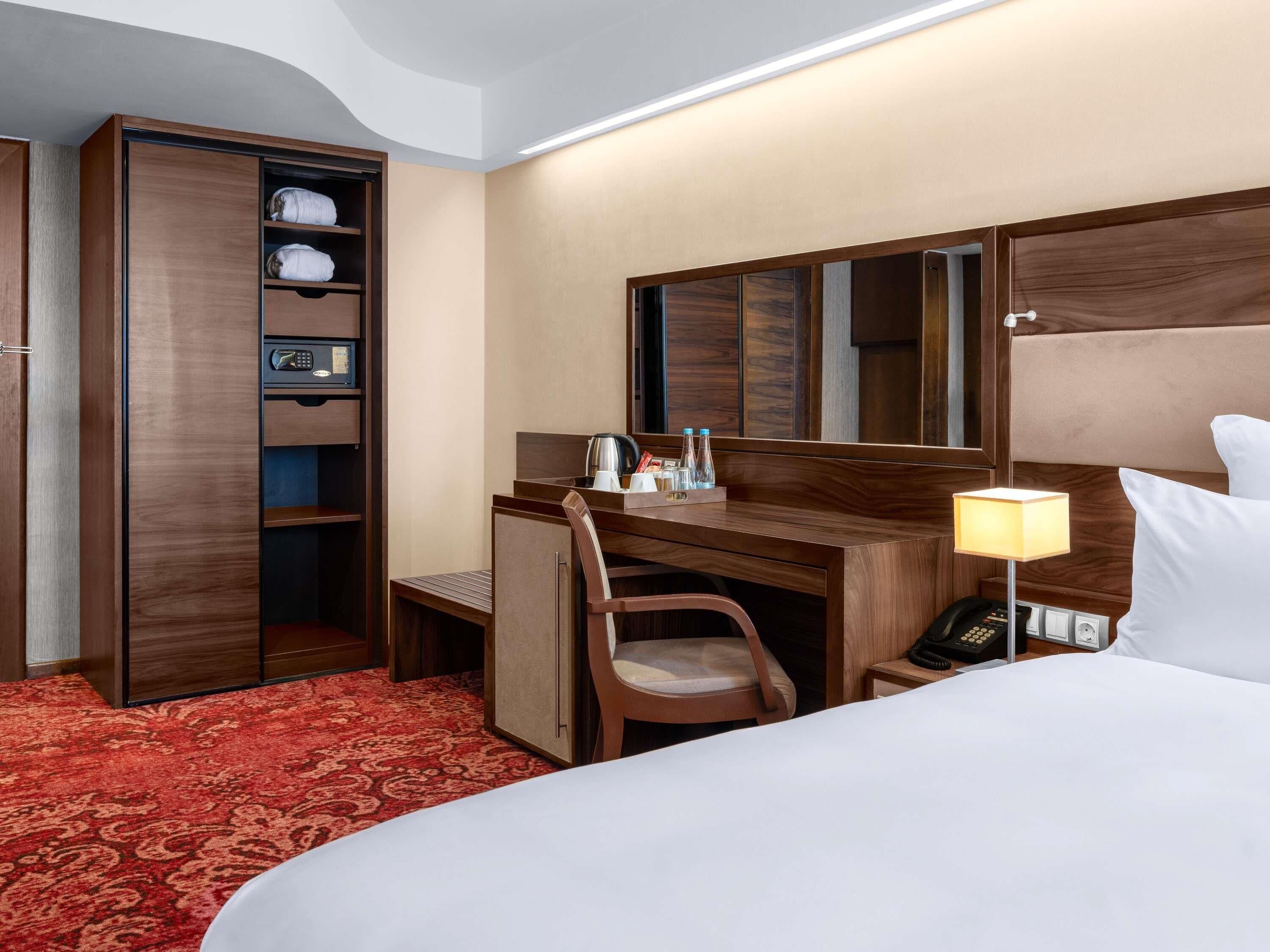Deluxe Twin Room, Multiple Beds | Minibar, in-room safe, desk, soundproofing