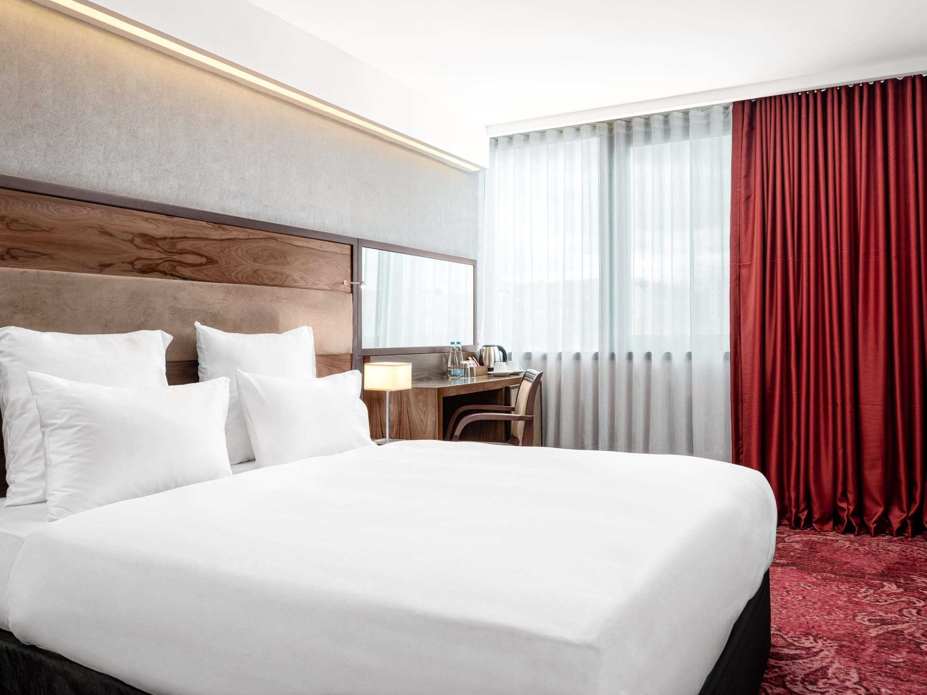 Superior Room, 1 King Bed (River Side) | Minibar, in-room safe, desk, soundproofing