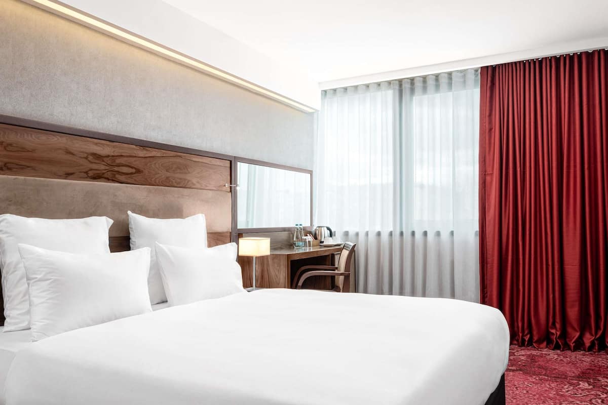Superior Room, 1 King Bed (River Side) | Minibar, in-room safe, desk, soundproofing