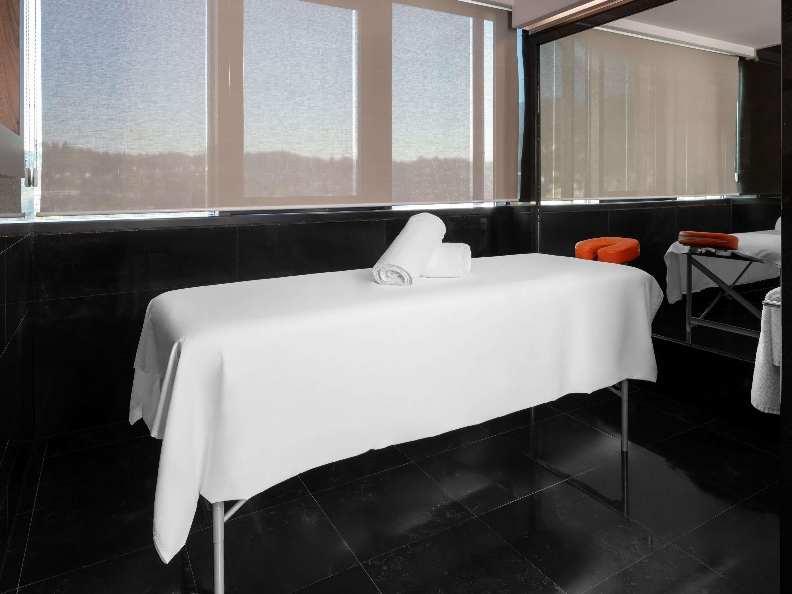 Deluxe Suite, 1 King Bed | Minibar, in-room safe, desk, soundproofing