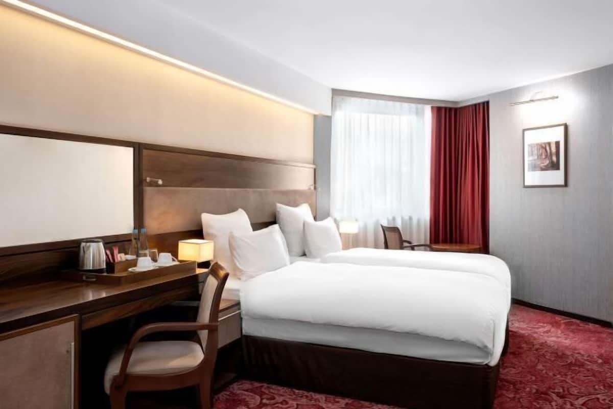 Minibar, in-room safe, desk, soundproofing