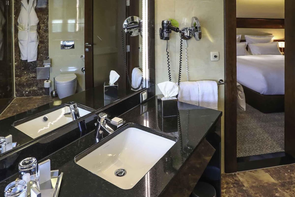 Deluxe Room, 1 King Bed