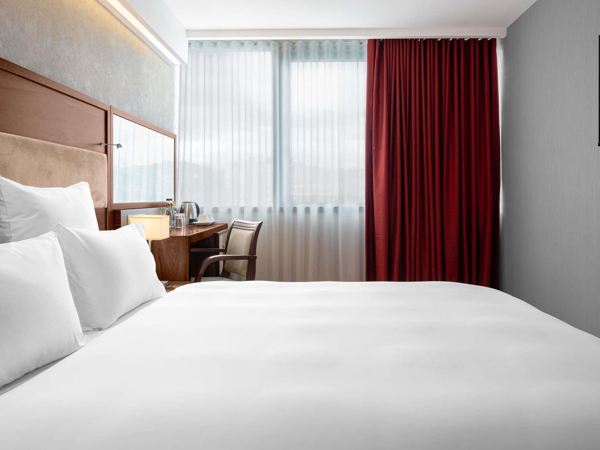 Superior Room, 1 King Bed (River Side) | Minibar, in-room safe, desk, soundproofing