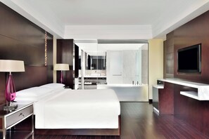 Suíte club, 1 cama King, para não fumantes | Roupas de cama premium, edredons de pluma, frigobar, cofres nos quartos