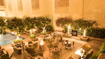 2 restaurants, breakfast, lunch, dinner served; international cuisine