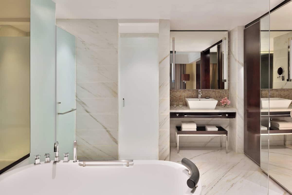 club suite, 1 king bed, non smoking | bathroom | combined shower/bathtub, deep-soaking bathtub, designer toiletries