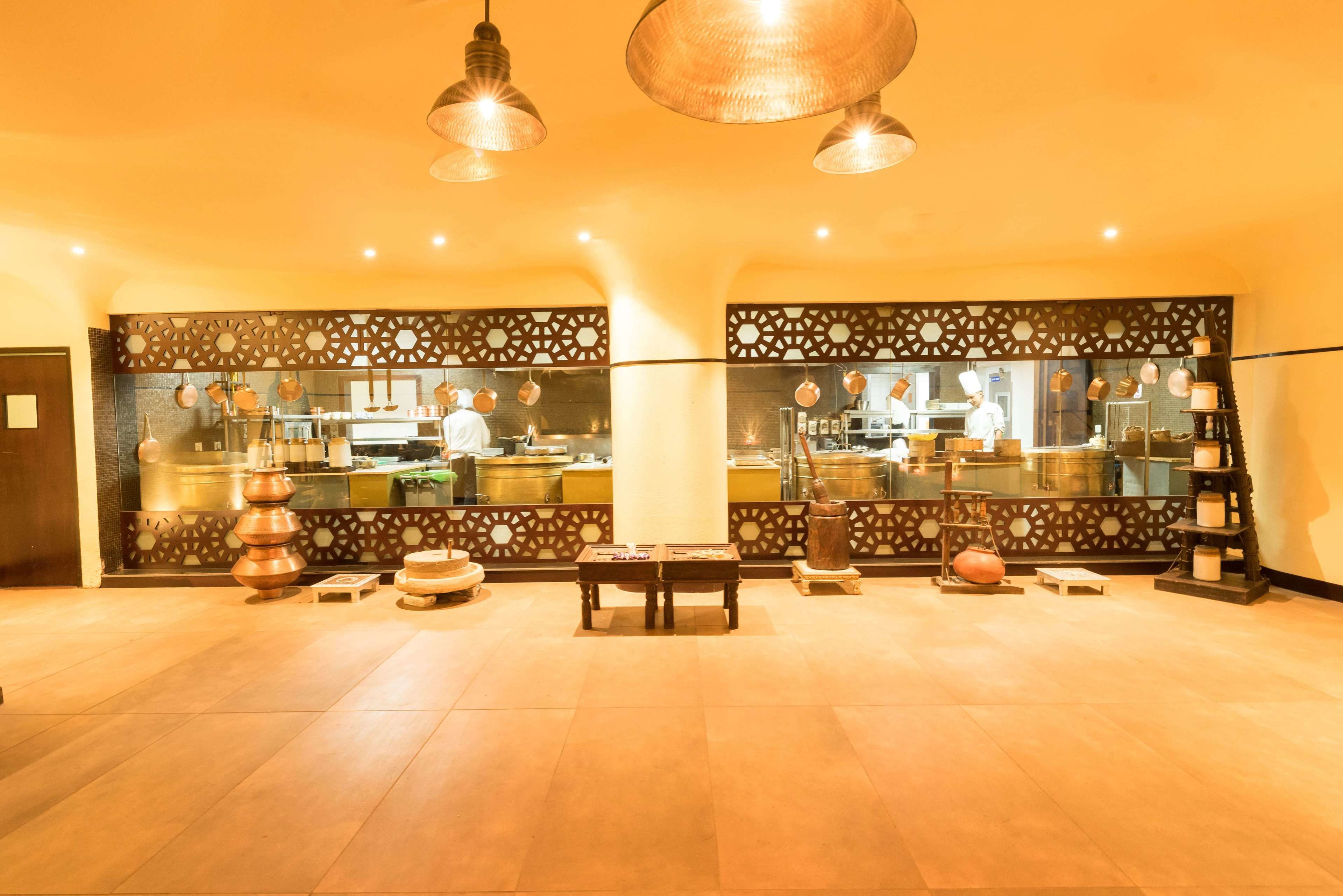 2 restaurants, breakfast, lunch, dinner served; international cuisine