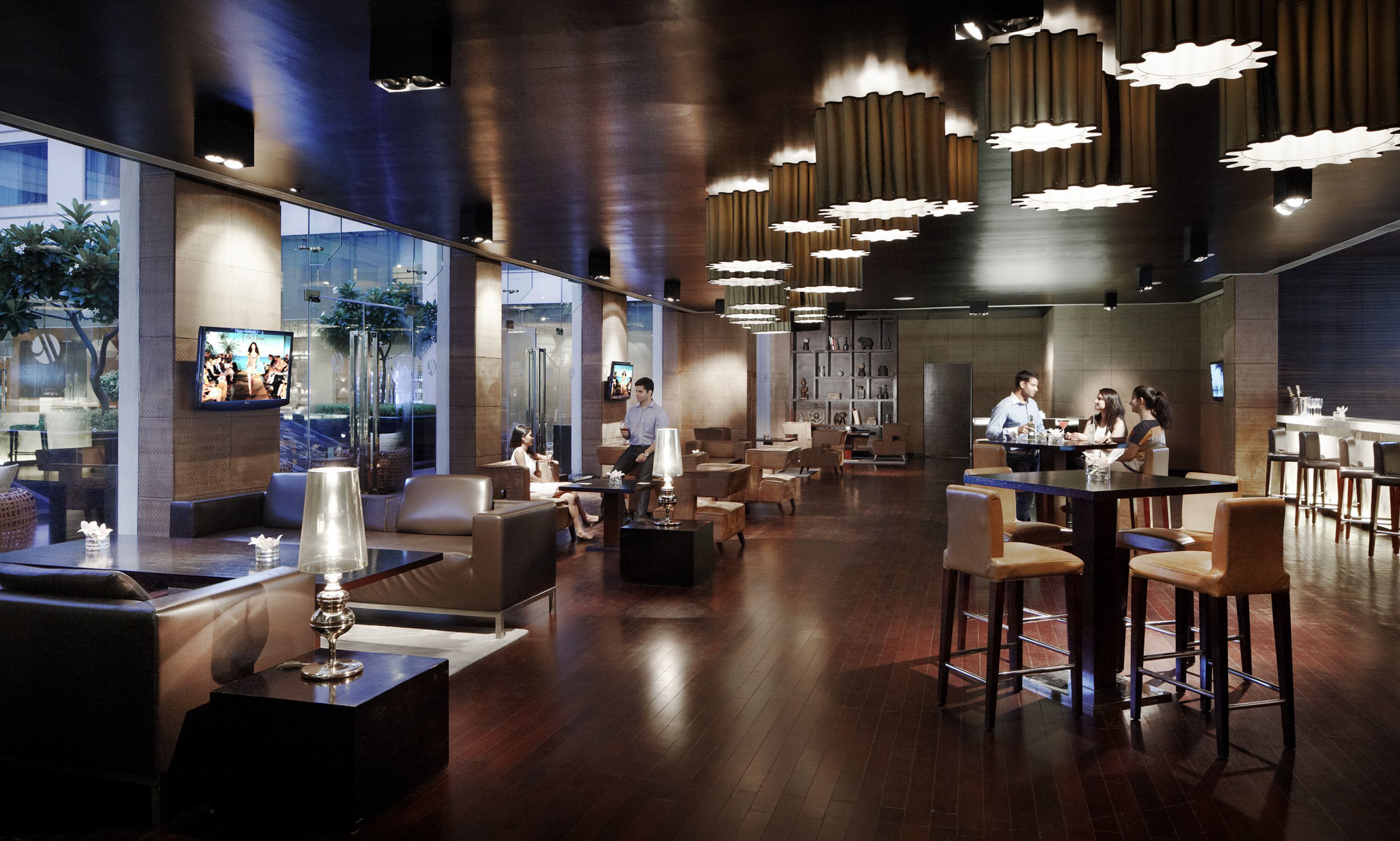 Cocktail bar, al fresco dining, open daily