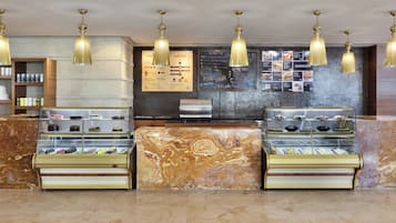 2 间餐厅,供应早餐、午餐和晚餐,国际美食