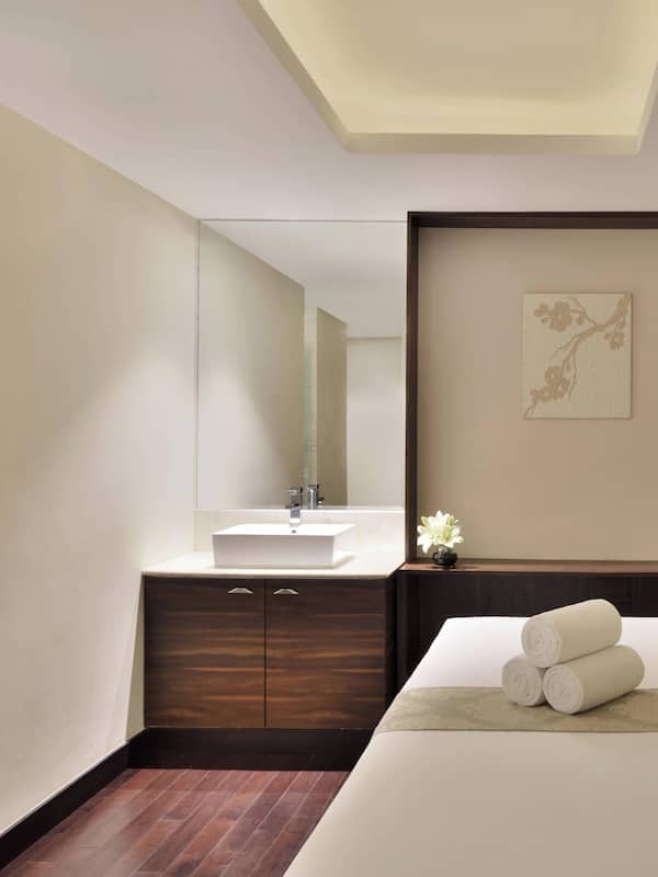 Couples treatment rooms, sauna, steam room, body treatments