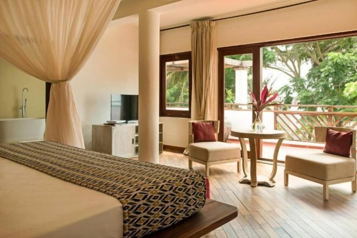 3 bedrooms, premium bedding, minibar, in-room safe