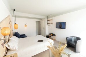 Habitación familiar | Escritorio, espacio para trabajar con laptop y insonorización 