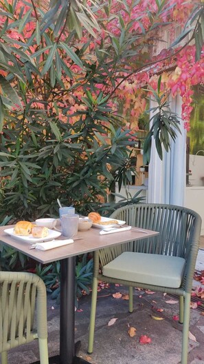 Terrace/patio - Grand Hotel Niort Centre (Niort)