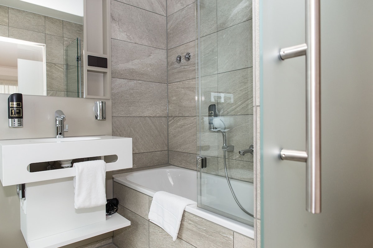 shower, free toiletries, hair dryer, towels