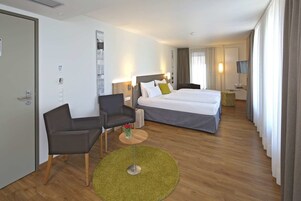 Habitación Deluxe doble | Caja fuerte, escritorio, sistema de insonorización y wifi gratis