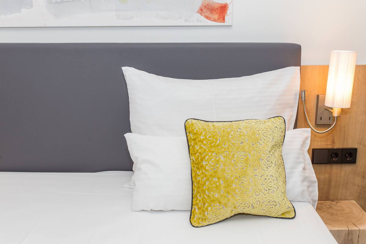 In-room safe, desk, soundproofing, WiFi (free)