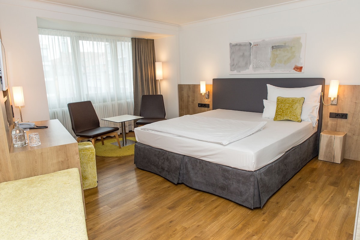 In-room safe, desk, soundproofing, WiFi (free)