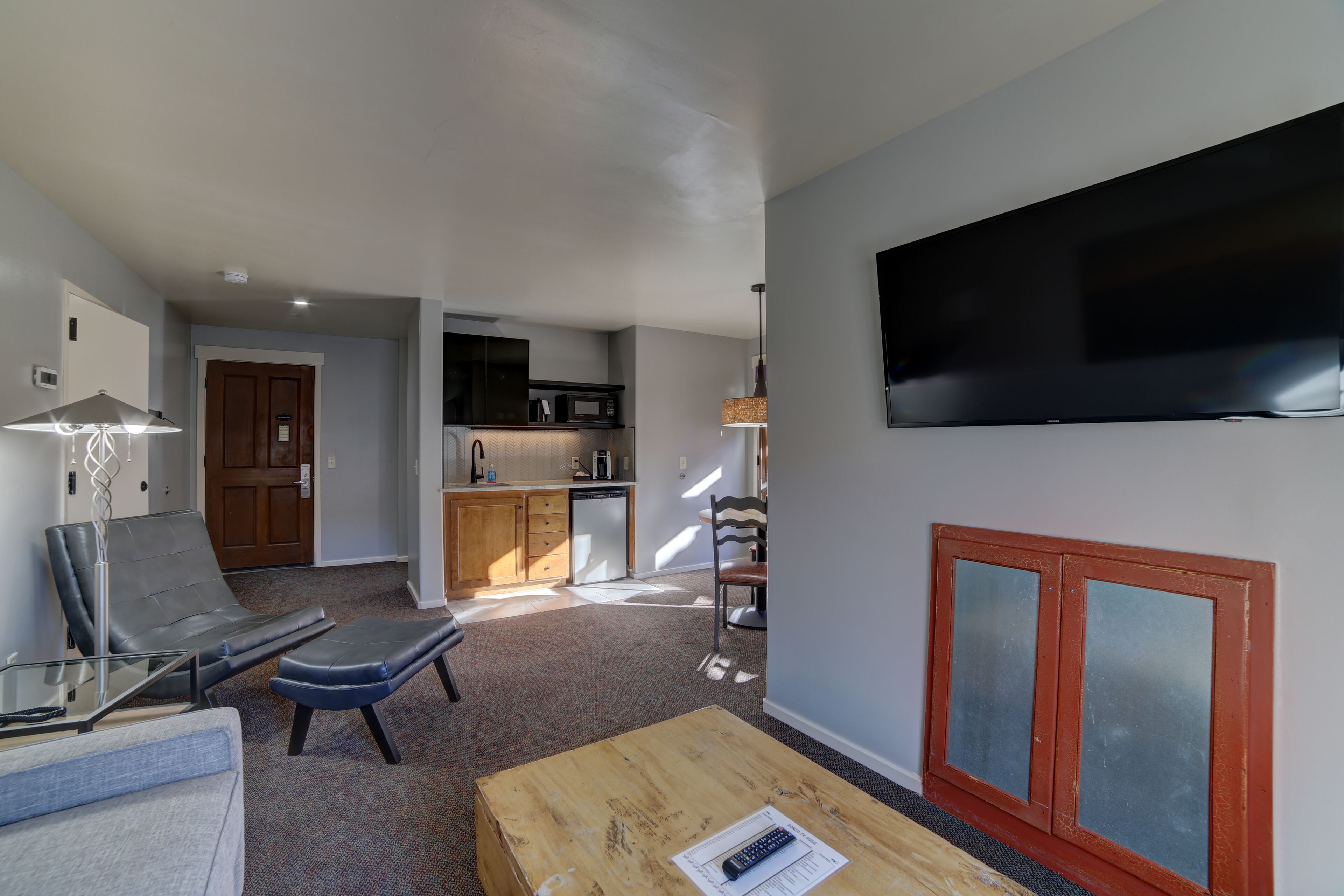 standard suite, 1 king bed with sofa bed | living area | 48-inch flat-screen tv with cable channels, tv