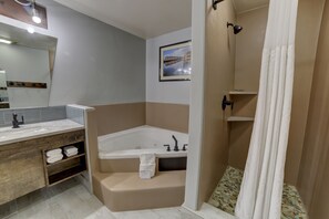 Suite estudio | Baño | Artículos de higiene personal gratuitos, secador de pelo y toallas