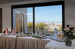 2 veitingastaðir, morgunverður í boði, alþjóðleg matargerðarlist