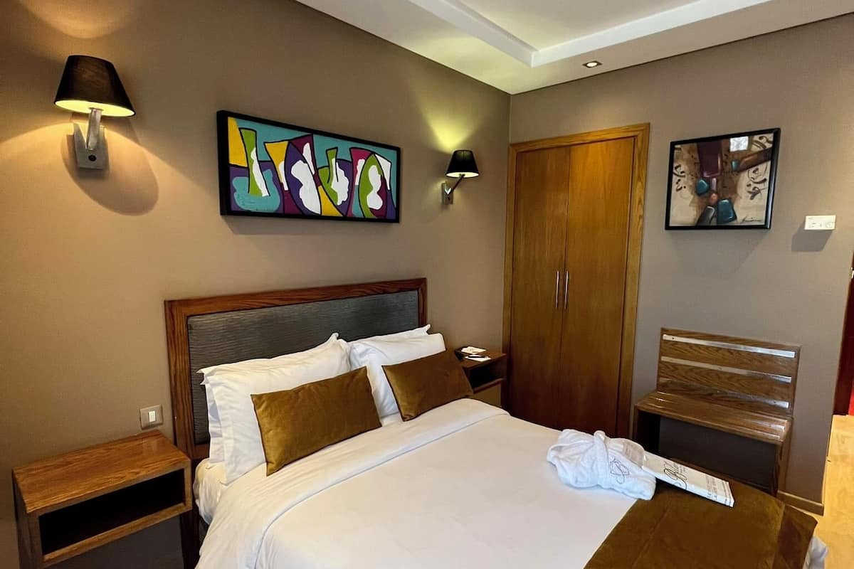 Deluxe Double Room, 1 Katil Ratu (Queen), Non Smoking, City View | 1 bilik tidur, cadar kapas Mesir, peralatan tempat tidur premium