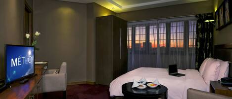 Deluxe Double Room, 1 Queen Bed, Non Smoking, City View | City view