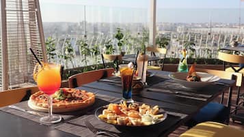 2 restaurants, breakfast, lunch, dinner served; international cuisine
