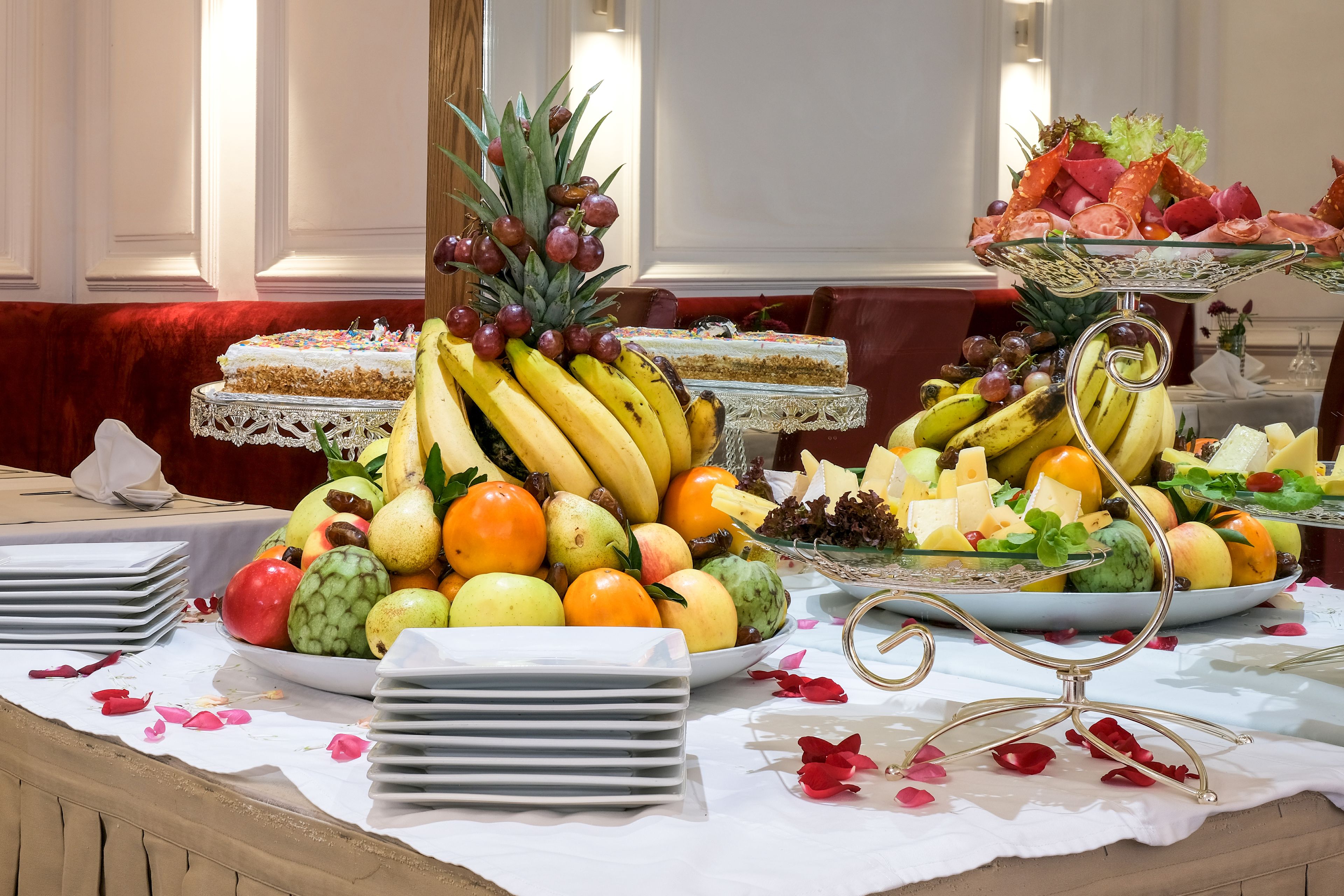 Daily buffet breakfast (MAD 120 per person)