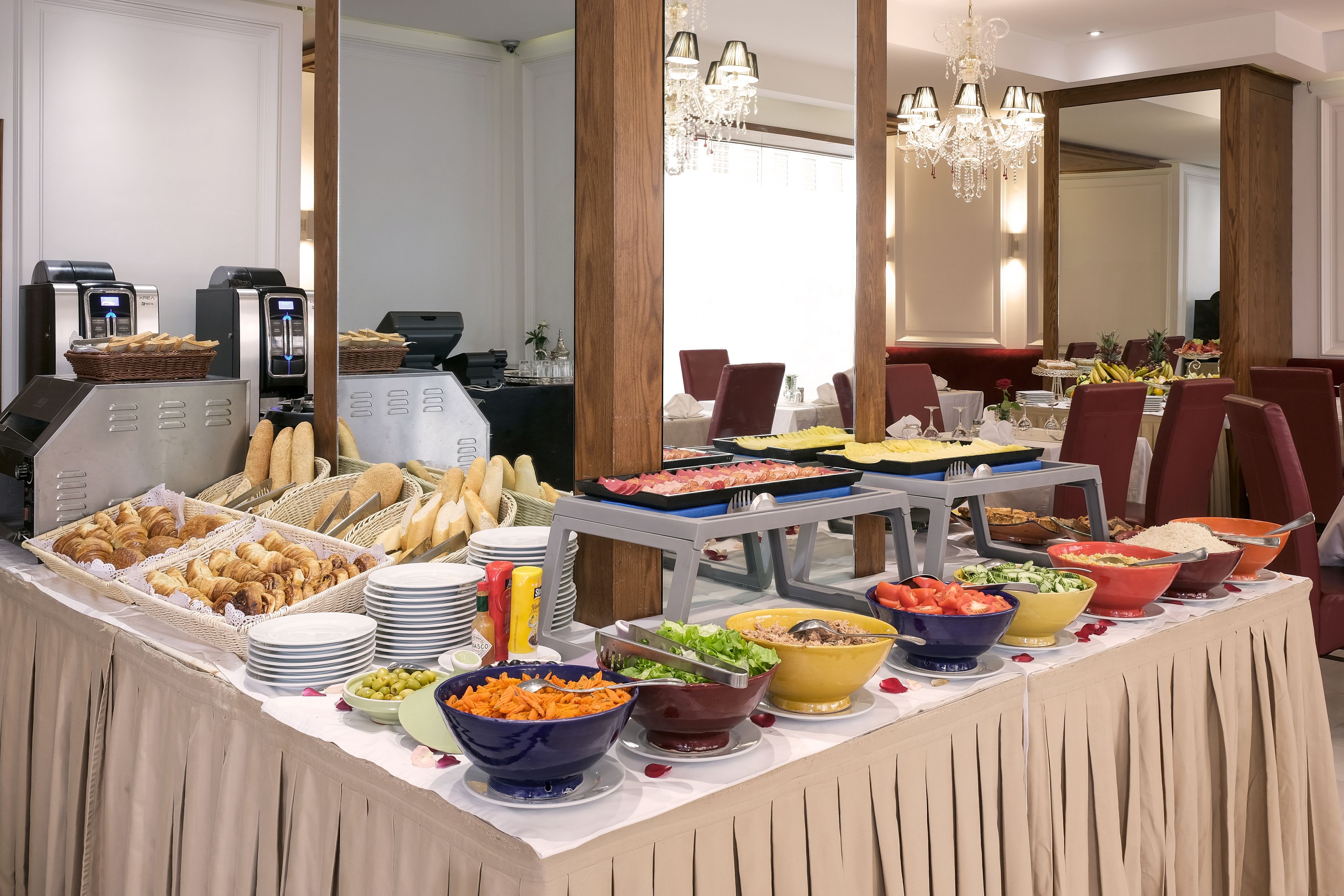 Petit déjeuner buffet servi tous les jours en supplément