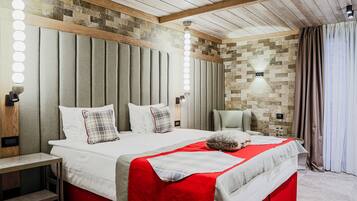 Deluxe Double Room | 1 bedroom, minibar, in-room safe, blackout drapes