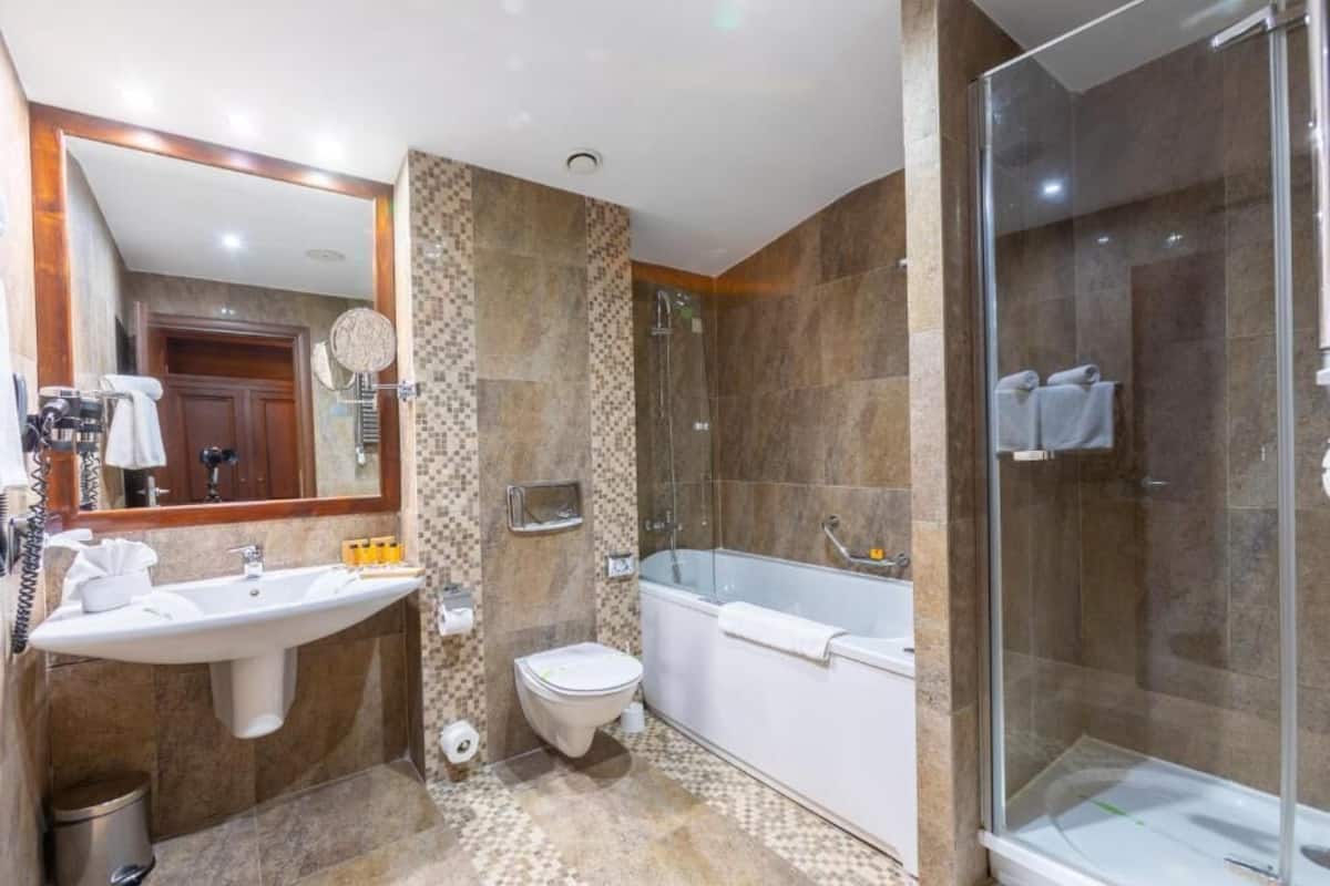 presidential apartment | bathroom | deep-soaking bathtub, free toiletries, hair dryer, bathrobes
